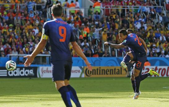 Tiro da fuori di Depay: è il gol del 3-2. Reuters